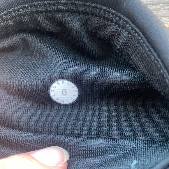 Lululemon Train times crop leggings with cute mesh detail - Picture 3 of 7